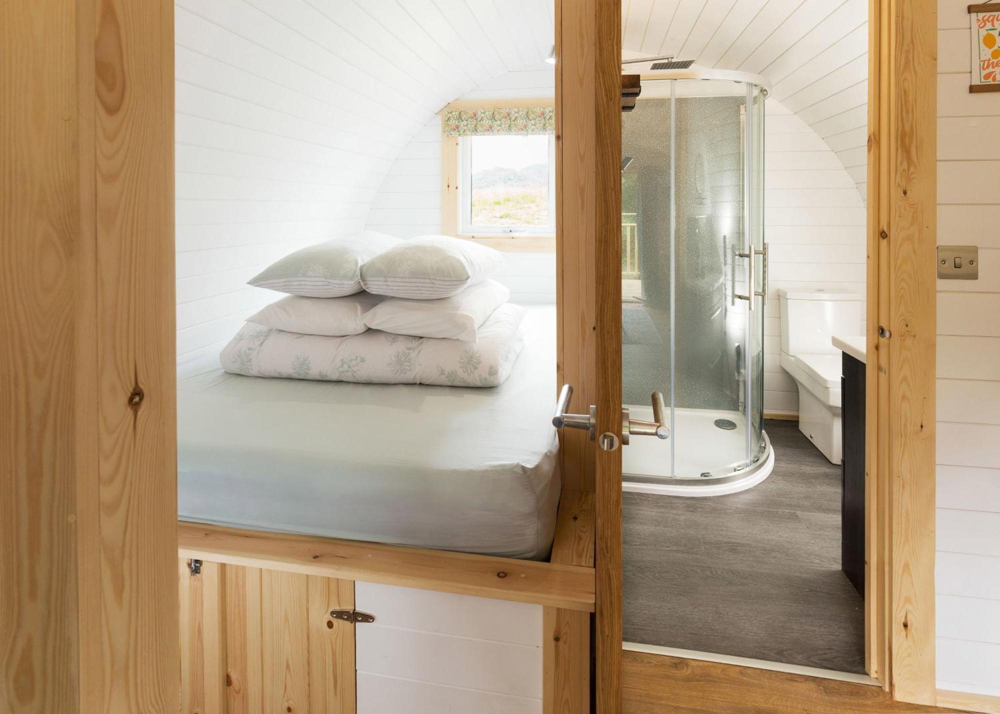 Villa Spectacular Mountain View Ecopod Newtonmore Exterior foto